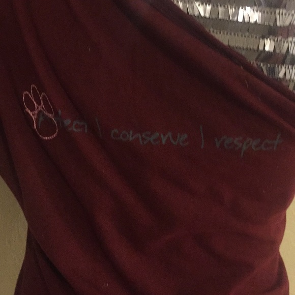 NWT Do U Speak Green Plum One-Shoulder Tee! - Picture 5 of 6